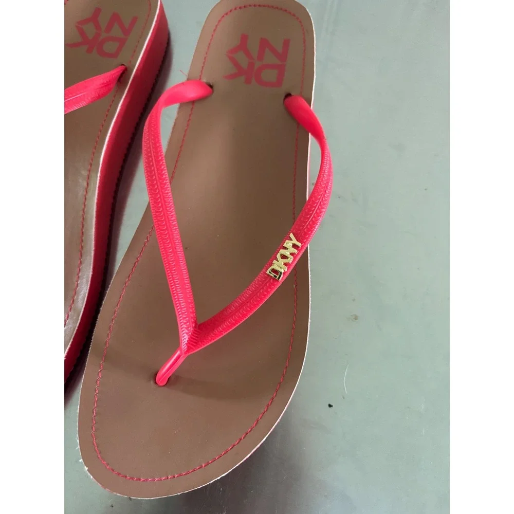 DKNY Margot Hot Pink Tan Flip Flop Sandals Womens Size 10‎ Logo Hardware